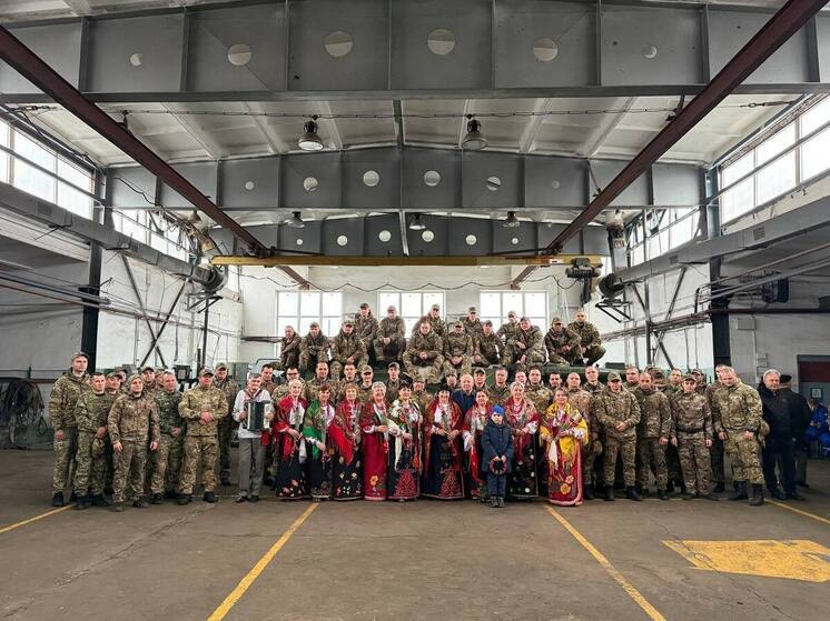 Мариупольский ансамбль «Казачья Азовочка» выступил с концертом для полицейских из Санкт-Петербурга