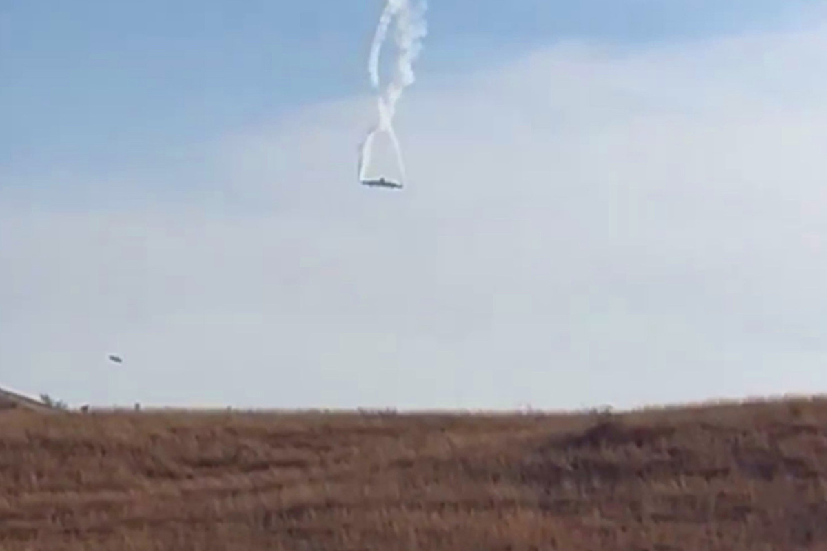 Взрыв или ракета: эксперты увидели странности в падении турецкого самолета на Кавказе