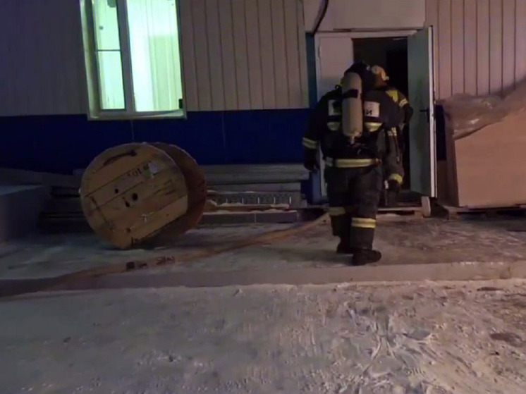 375 человек эвакуировались из стационара больницы Надыма из-за пожара