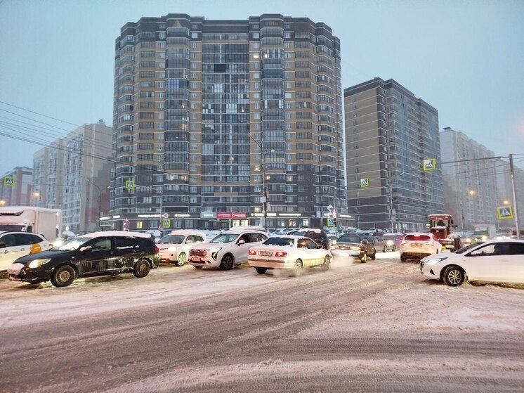 Новосибирск встал в 10-балльных пробках утром 12 ноября