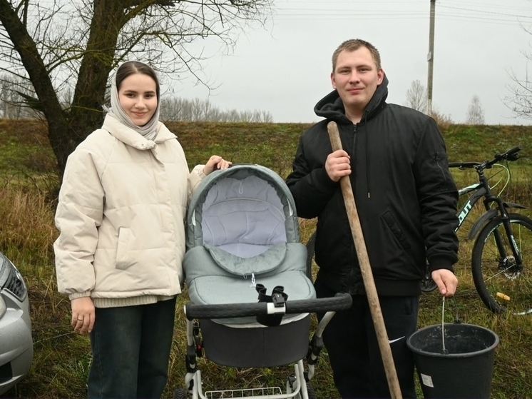 25 семей посадили саженцы яблонь на Аллее новорожденных в Чернянке