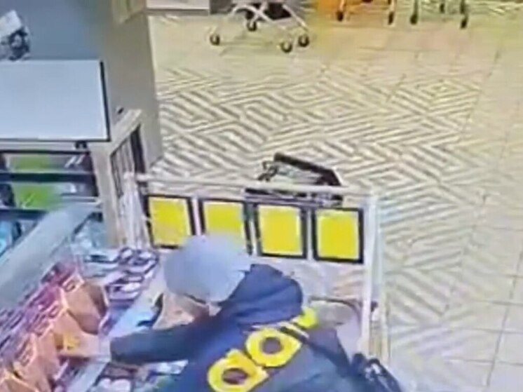 В Петербурге схвачен зарезавший посетителя магазина вор