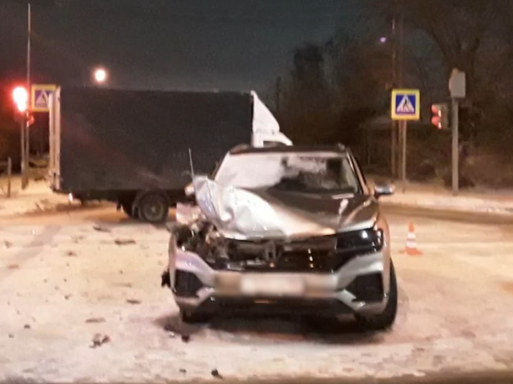 В Омске пьяный 16-летний подросток на «Фольксвагене»  устроил ночное ДТП