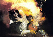 Вскрытие показало, что гитарист рок-группы Kiss Эйс Фрейли умер после падения