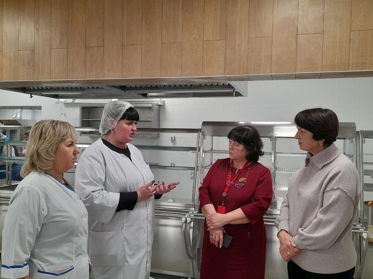 Глава Белгородского района проверила, как кормят учеников «Большой Медведицы»