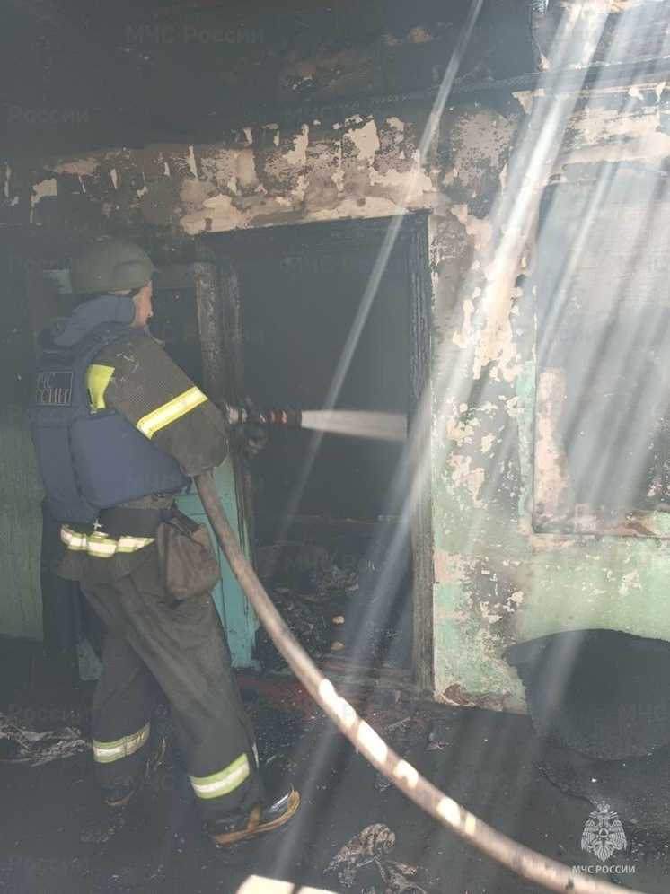 Ночью в поселке Новотроицкое сгорела хозяйственная постройка