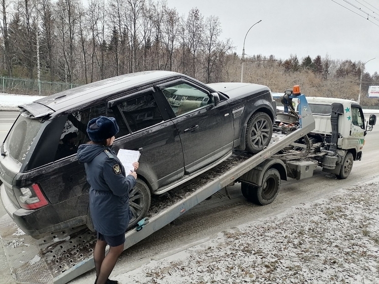 Два Range Rover арестовали у новосибирского предпринимателя за долги в 10 млн