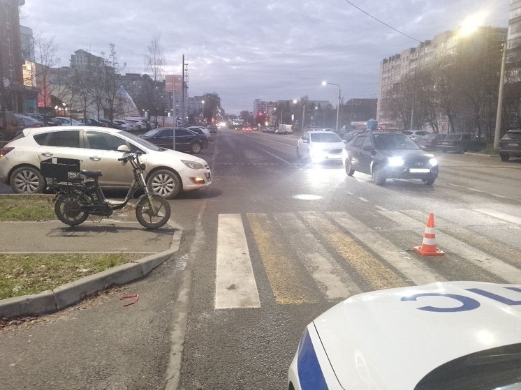 Велосипедист нарушил ПДД и попал под колеса машины в Вологде