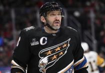 Единственным автором заброшенной шайбы среди наших соотечественников в минувший игровой день в НХЛ стал тот, кому это положено по статусу, – рекордсмен мира по голам в регулярных чемпионатах, форвард и лидер «Вашингтон Кэпиталс» Александр Овечкин