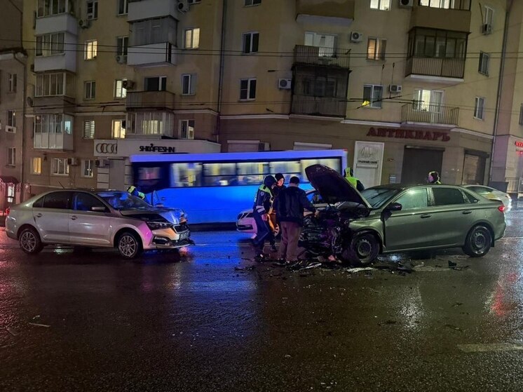 Трех человек доставили в больницу после ДТП в Воронеже