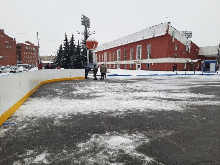 В Кемерове началось создание современной хоккейной площадки на стадионе «Химик»