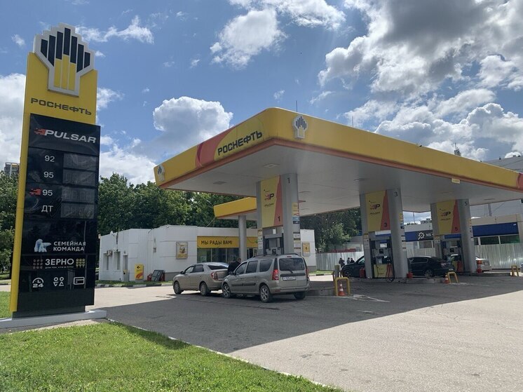 Автозаправочные станции в Туле и не исключено, что и в Тульской области, перестали принимать к оплате банковские карты