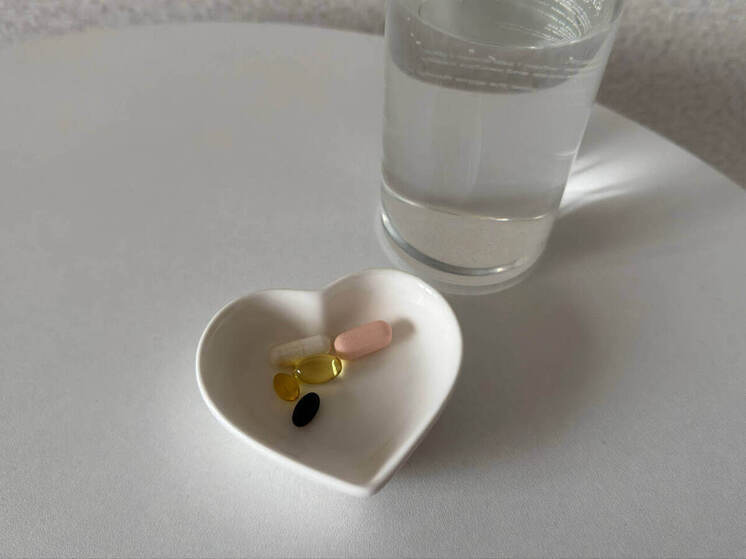 Петербуржцам советуют помочь организму подготовиться к зиме с помощью витаминов. Специалисты Роспотребнадзора напоминают, что правильно подобранные витамины укрепляют иммунитет и помогают подготовиться к сезону простуд.