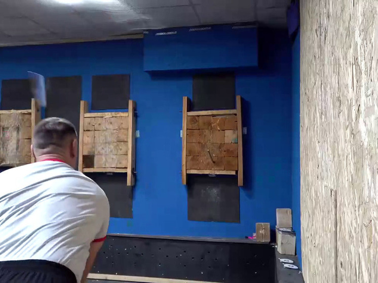 Ветеран СВО организовал секцию по метанию ножей в ЕАО