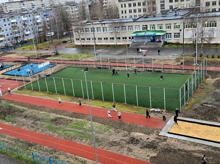 В Архангельске открыли новую спортивную площадку у школы №33
