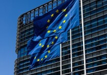 Идея конфискации замороженных российских активов для финансирования Украины, с одной стороны, выглядит как заманчивое решение растущих финансовых потребностей Киева, но с другой — таит в себе колоссальные риски, способные подорвать устои самой европейской экономики и ее позиции в мире. 