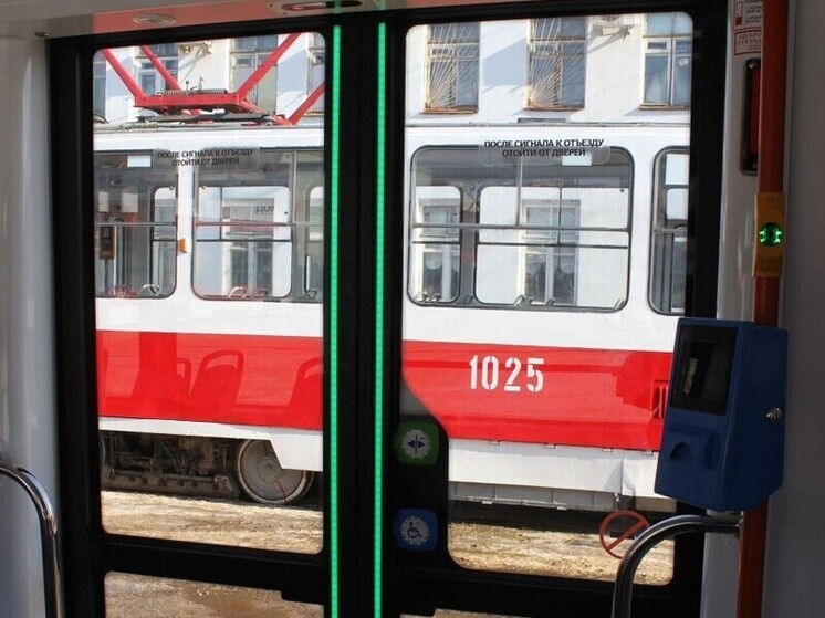 В Промышленном районе Самары пенсионерка получила травму при входе в трамвай