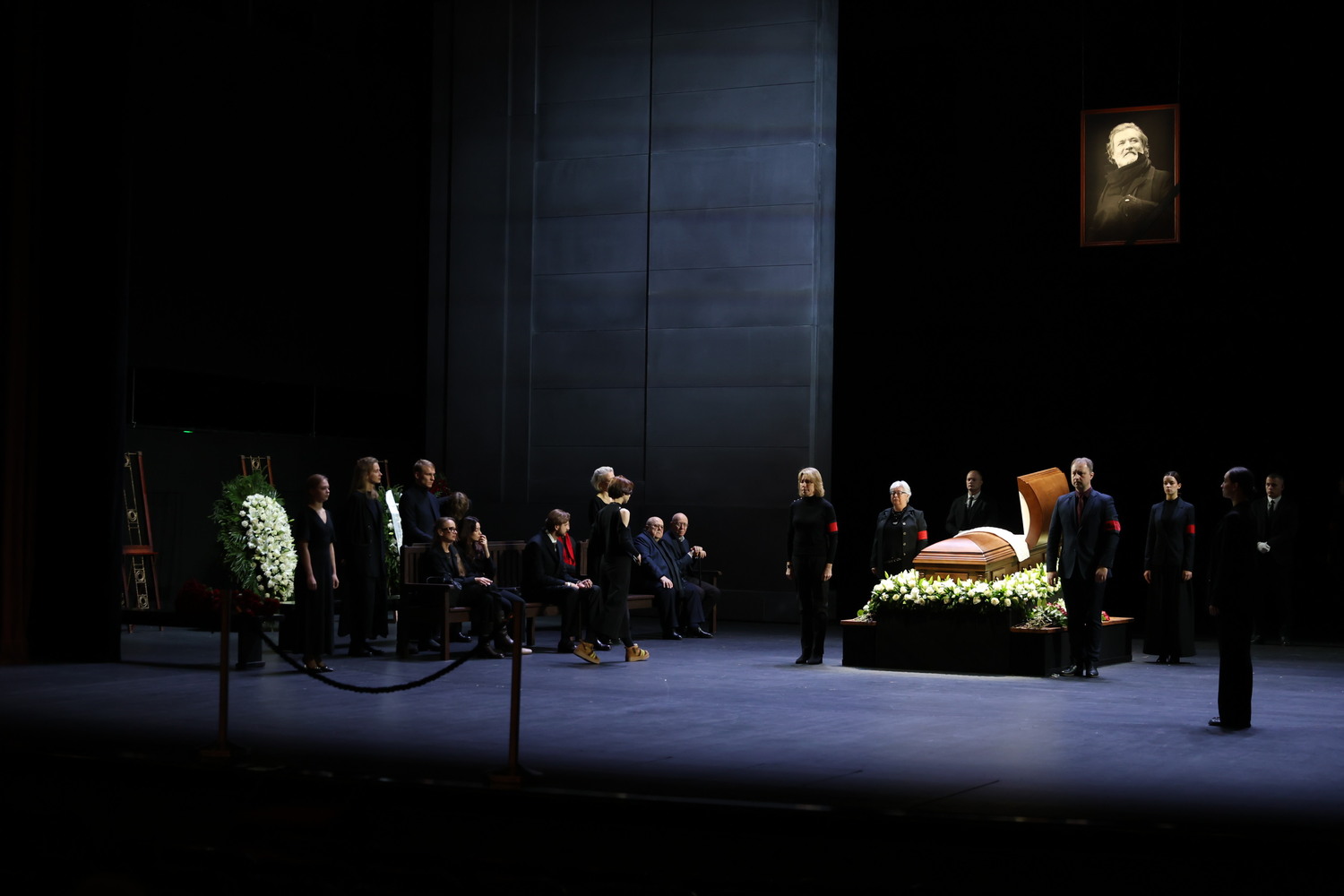 В Театре Вахтангова простились с Владимиром Симоновым