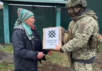 Бойцы группировки «Север», изгнав вэсэушников из курского приграничья, сегодня помогают выживать мирному населению Суджанского района Курской области