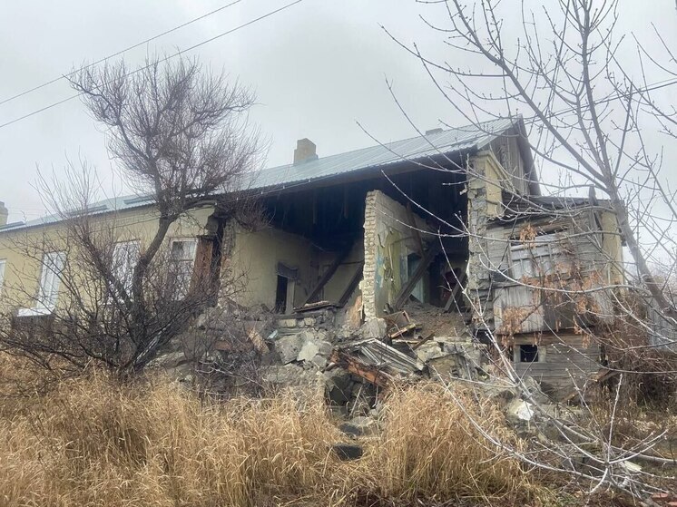 В Саратове обрушились стены и потолок трехвартирного дома