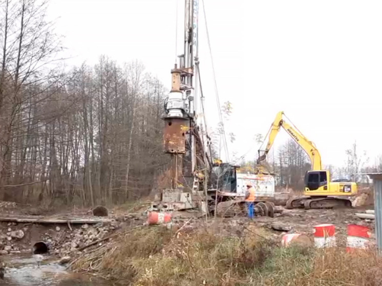 В Липецкой области активно строят новый мост через реку Делеховку