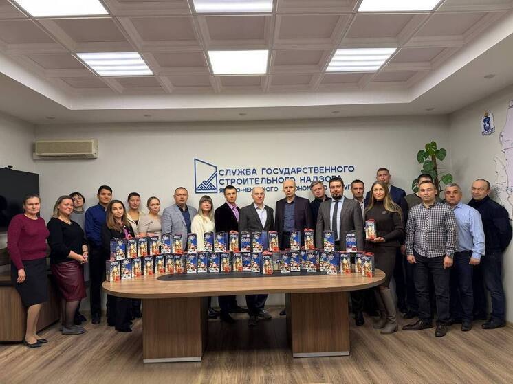 Сладости к Новому году отправил Госстройнадзор Ямала детям Донбасса