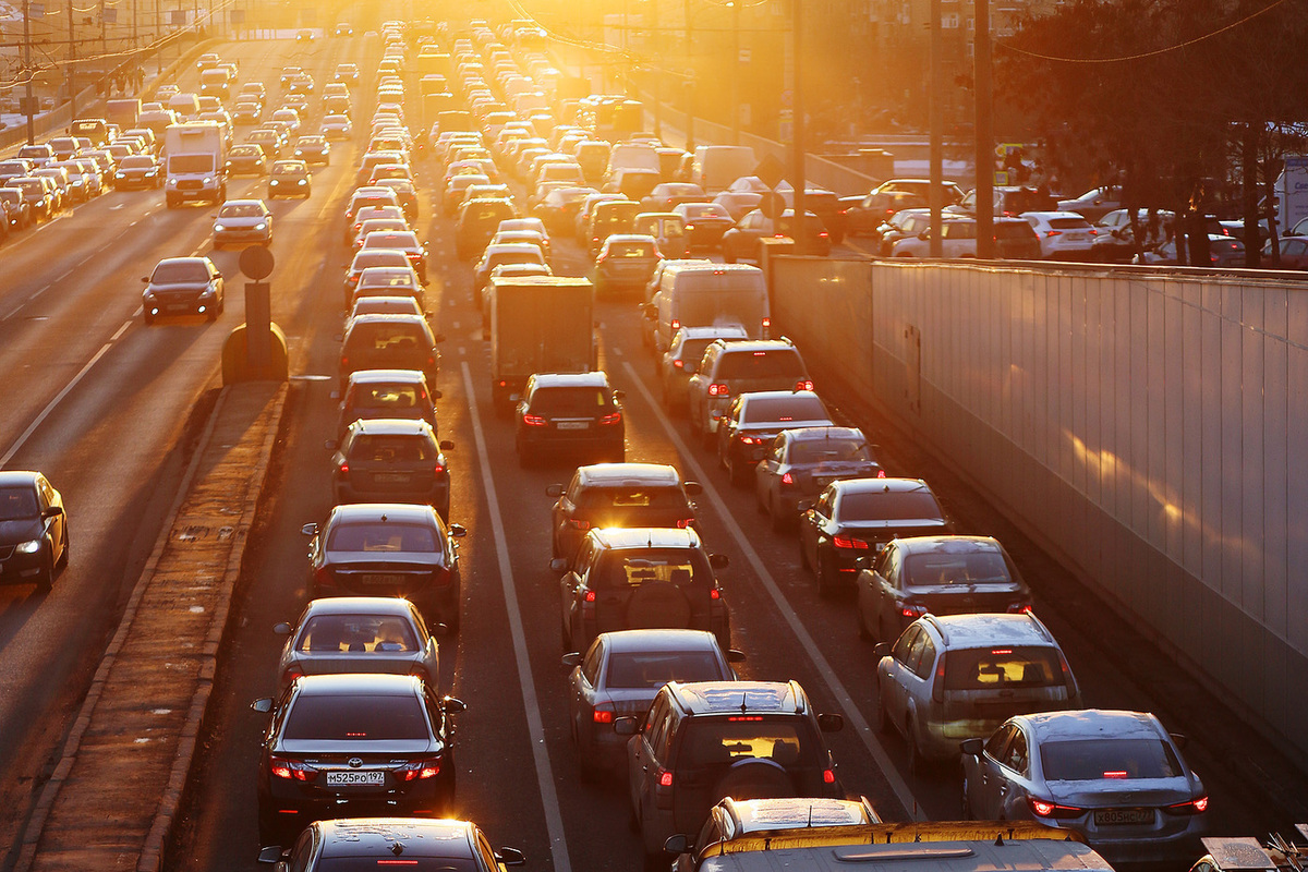 V Moskvi začasno zaprt promet na Tverski ulici in Kremeljski obali