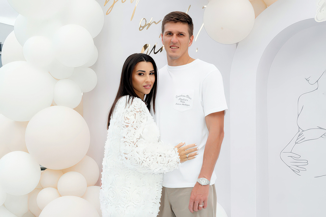 Футболист Александр Соболев стал отцом во второй раз: фотодоказательства