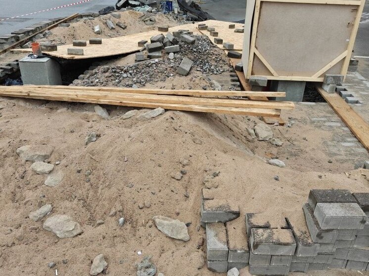 «Развороченный» двор на улице Старостина в Мурманске приведут в порядок до конца июня