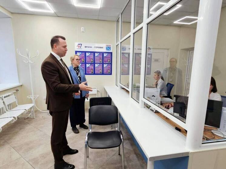 Скоро завершат ремонт приемного отделения Волховской больницы