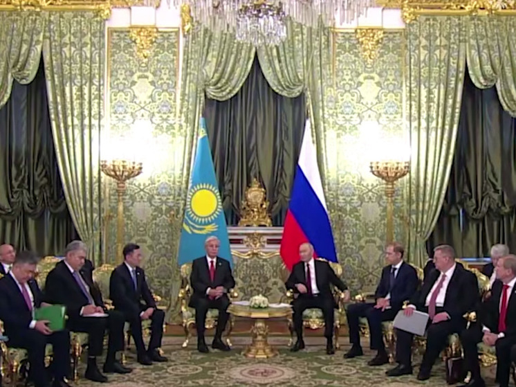 Токаев пригласил Путина посетить Казахстан