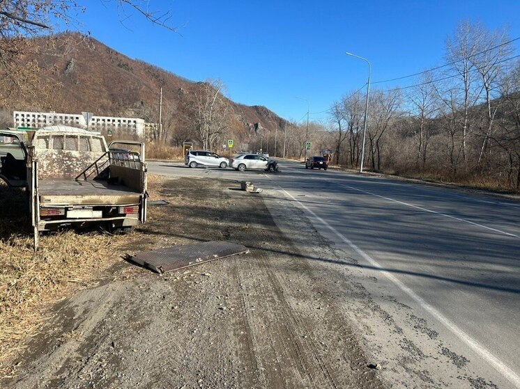 В Приморье водитель Toyota спровоцировал ДТП, не уступив дорогу