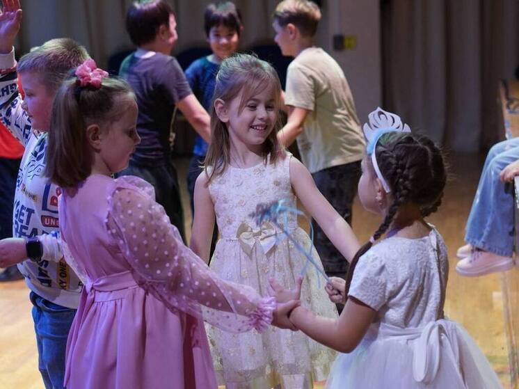 В Пущино прошла детская дискотека "С листопадом в танце"