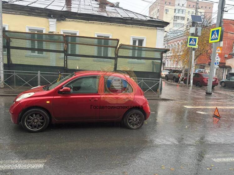 В Саратове девушка на иномарке наехала на ровесницу