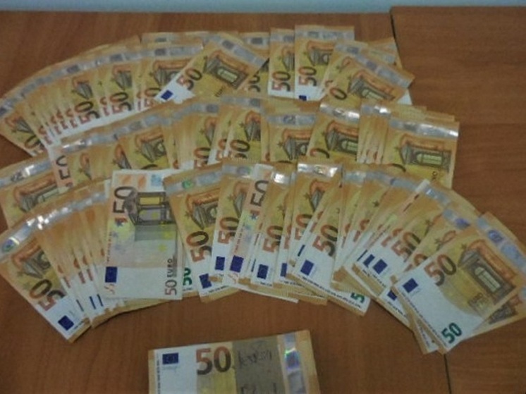 Таможенники в аэропорту Волгограда изъяли у пассажирки рейса из Антальи €1500