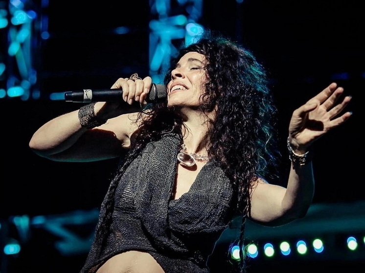 Певица с невероятными вокальными данными и практиками