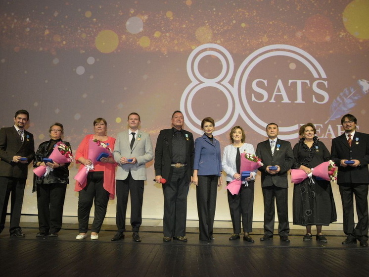 На сцене столичного театра «Астана Балет» прошел гастрольный тур легендарного Государственного академического театра для детей и юношества имени Наталии Сац из Алматы, приуроченный к 80-летию театра