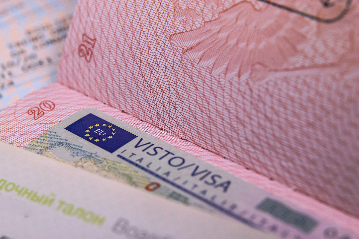 Западные банки вот уже три года не возвращают деньги полутора миллионам обычных россиян