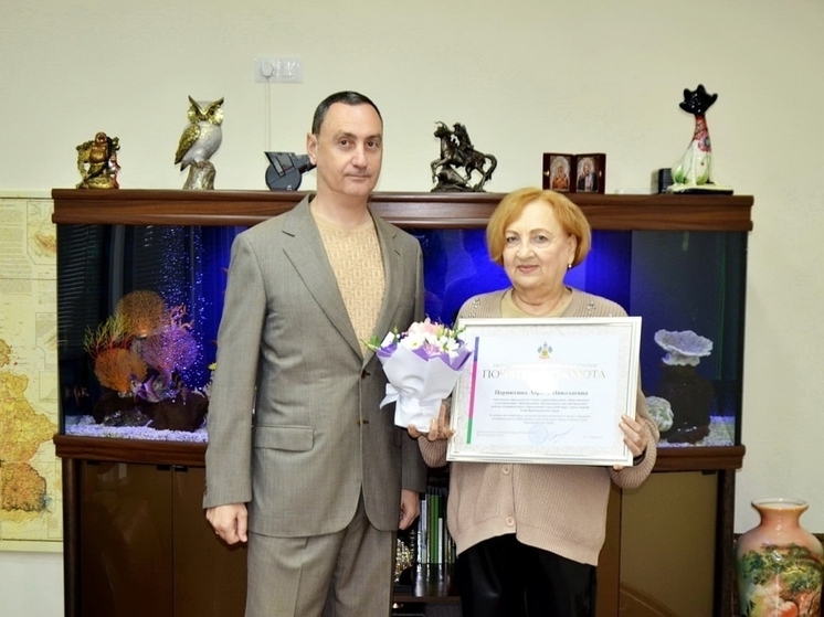 Депутат Тепляков вручил Почетные грамоты специалистам Сочи от краевой Думы