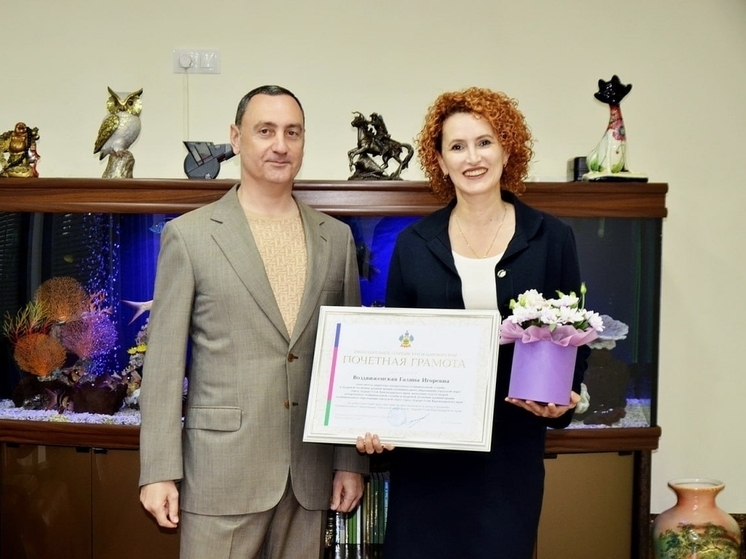 Виктор Тепляков вручил Почетные грамоты отличившимся специалистам Сочи