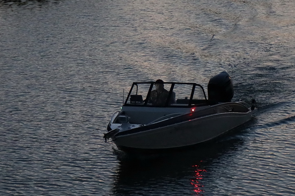 Спасатели нашли в открытом море мужчину на матрасе