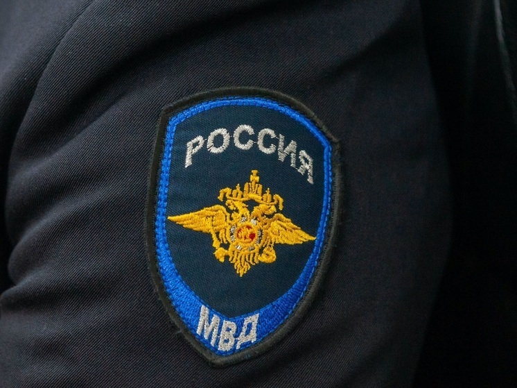 В Челябинске вычислили прохожего с пакетом наркотиков