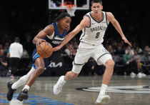 В отличие от Национальной хоккейной лиги (НХЛ), где россиян пруд-пруди, в Национальной баскетбольной ассоциации (НБА) наших довольно мало. Сейчас здесь играет Егор Дёмин, который во многом стал первым россиянином в лиге. Уже в девятом матче Дёмин стал выходить в стартовом составе «Бруклин Нетс», а в 11-м – установил свои личные достижения. Так, в домашней игре с «Торонто Рэпторс» россиянин набрал 16 очков, а кроме того, ему доверили более десяти бросков с игры. 