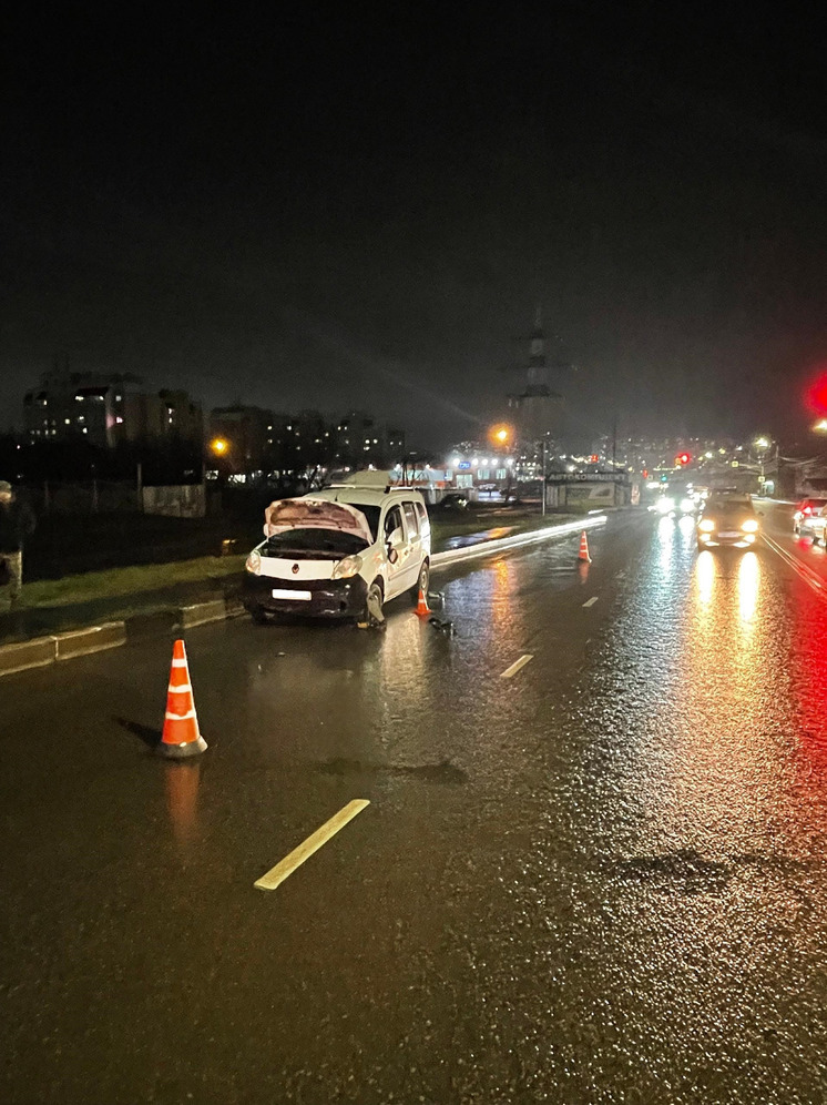 В Орле пьяный водитель сбил мужчину, менявшего колесо на авто