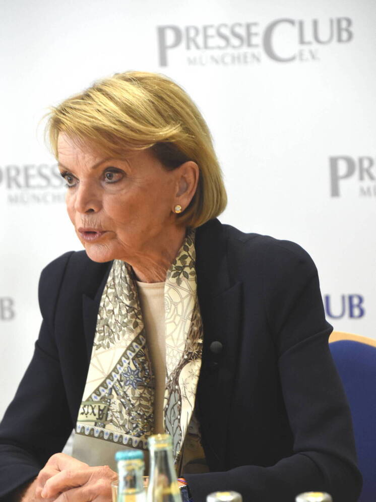 Актриса и произраильская активистка Уши Глас узнала, что ее отец служил в СС