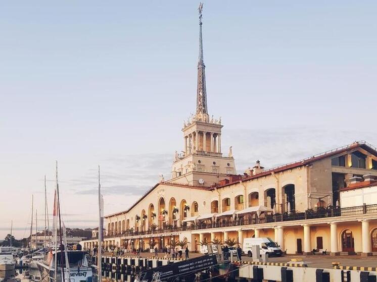 В морпорту Сочи борются с навязыванием экскурсионных услуг