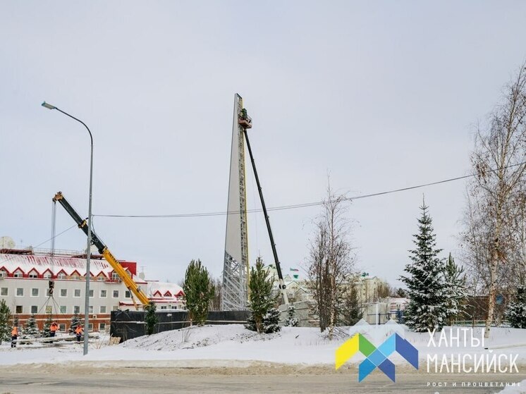 В Ханты-Мансийске устанавливают стелу «Город трудовой доблести»
