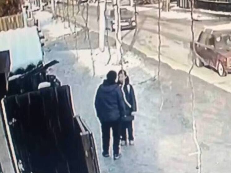 В столице Тувы днем на улице на девочку напал  педофил