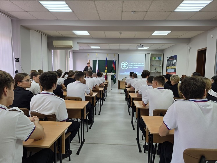 На Кубани впервые посвятили в кадеты 60 студентов Колледжа Краснодарского кооперативного института (филиала) РУК
