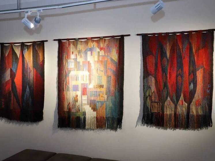 Юбилейную выставку художника Рассо Магометова открыли в Махачкале